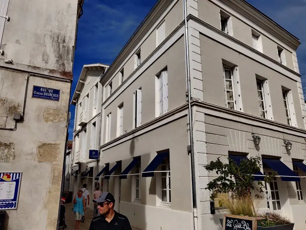 Glyn Hughes_Hôtel 2 étoiles & Restaurant LE GALET BLEU_Fouras_review