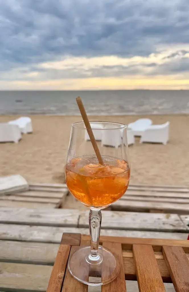 Laetitia Bouhet-Theillaumas_Les bains Beach Club FOURAS_Fouras_review