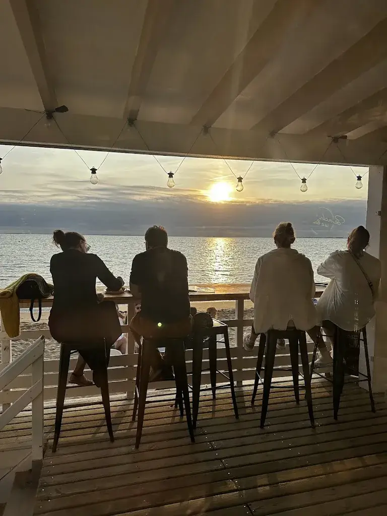 Les bains Beach Club FOURAS restaurant in Fouras