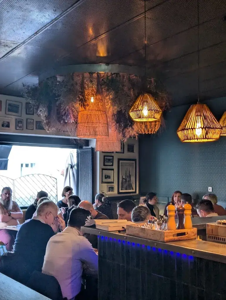 HoBistro_Issoire_slider_image_1