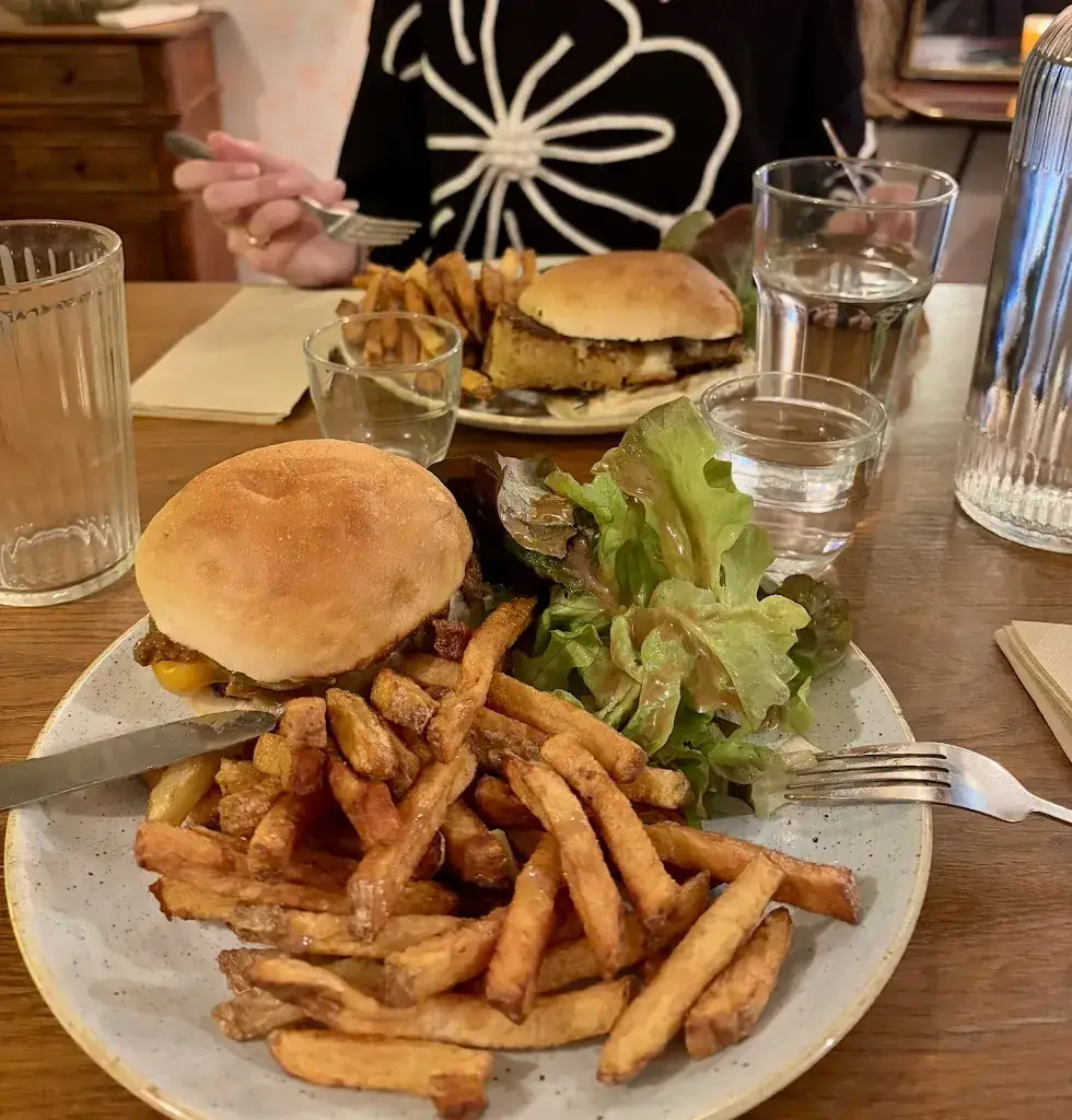 HoBistro_Issoire_slider_image_3