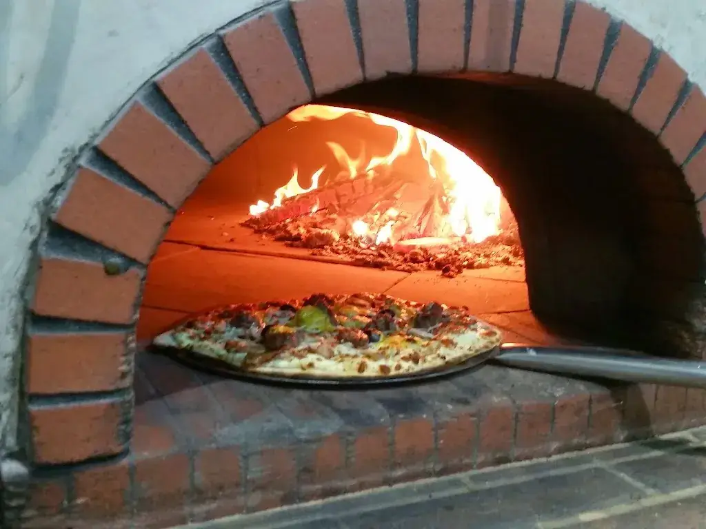 Four'As Pizz_Fouras_slider_image_3