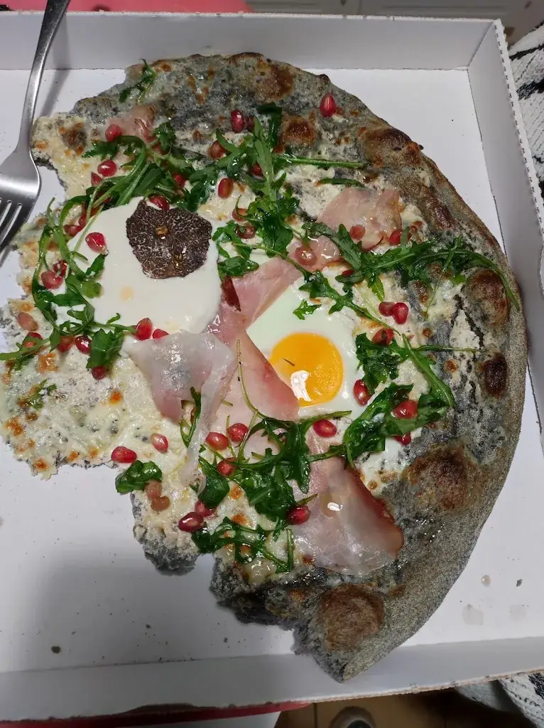 Nicole Mallet_NHC Pizza_Gensac-la-Pallue_review