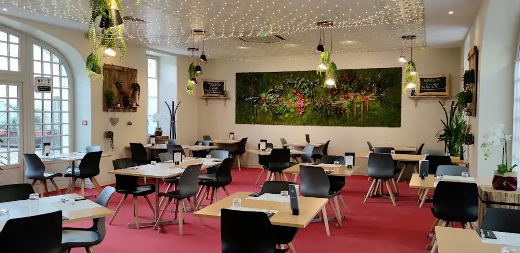 Hôtel Restaurant Le Lion d'Or restaurant in Gémozac