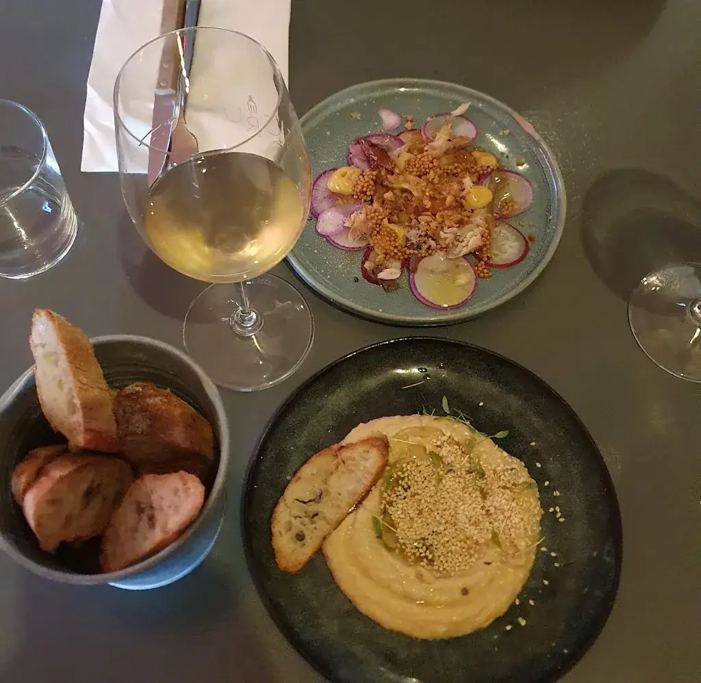 Jana Halusa_CRU - Cave et Repas à l'Unisson_Auch_review