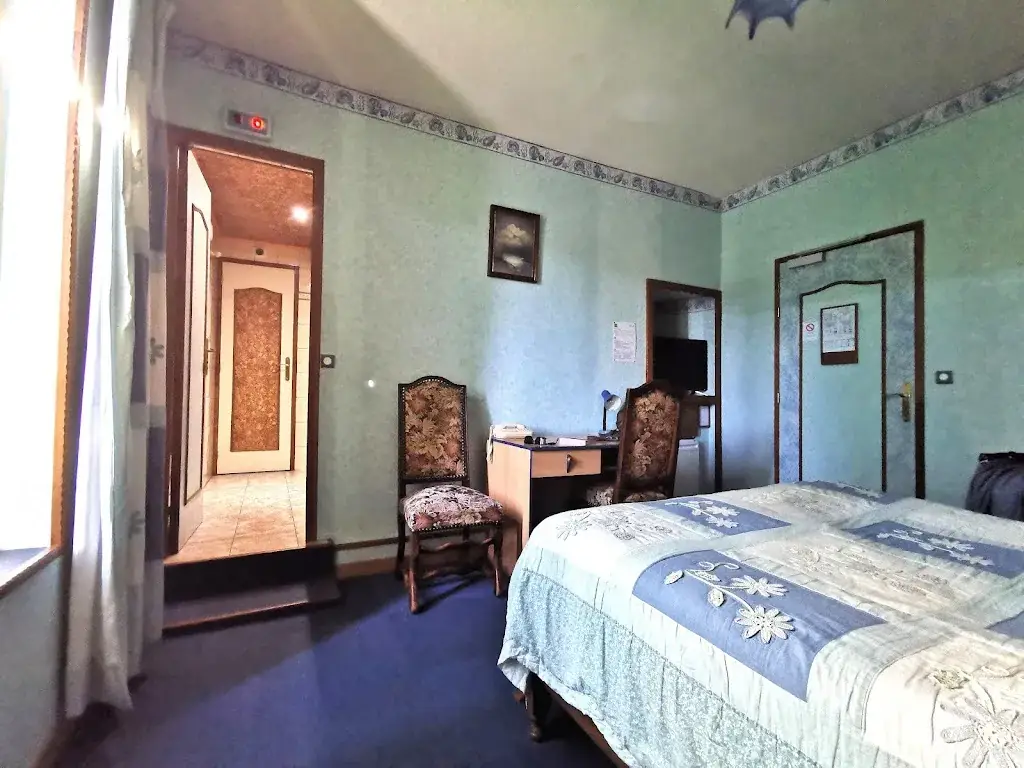 Logis l'Hostellerie du Lion d'Or restaurant in Gouzon