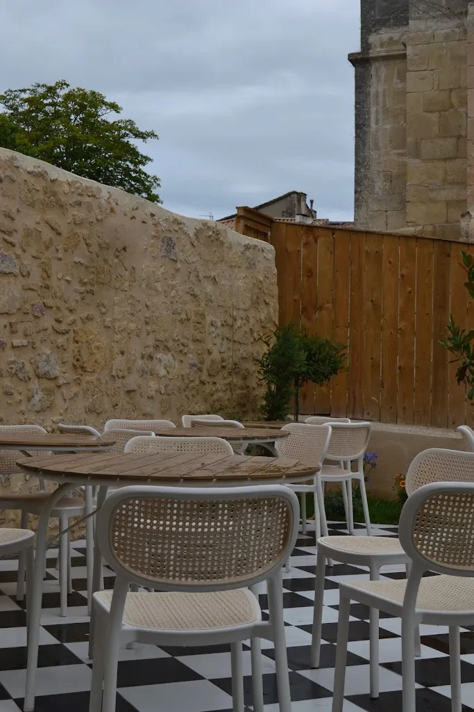 Le Prieuré - Guîtres restaurant in Guîtres