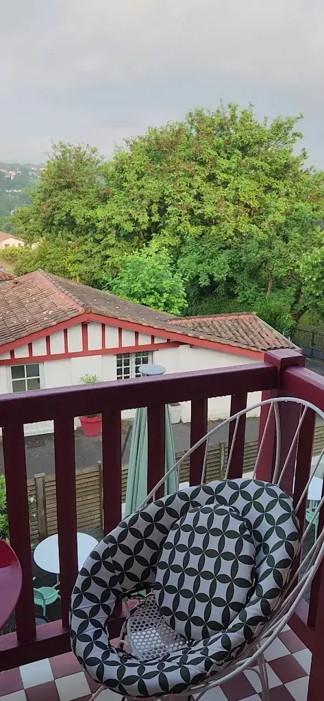 thierry pomies_Briketenia_Guéthary_review