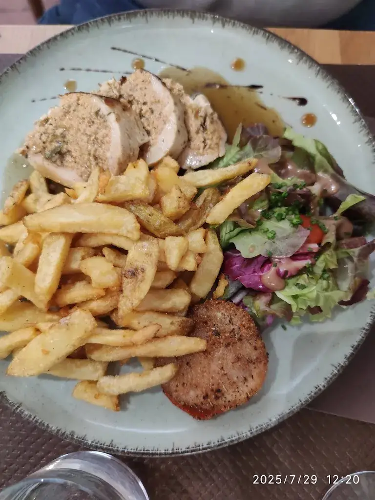 Cafe de la Paix restaurant in Habas