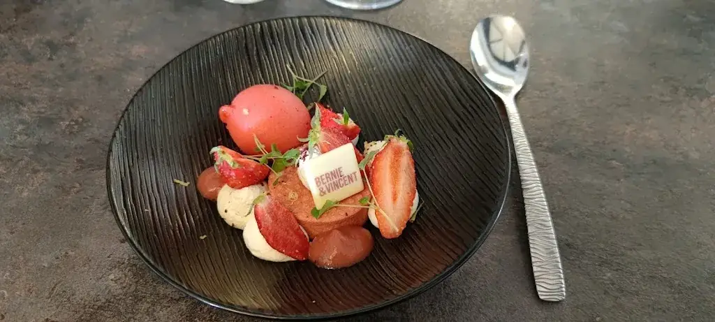 Menu_Bernie Et Vincent Table Gourmande_Oeyreluy_immagine_8
