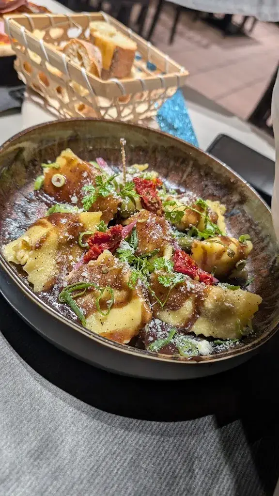 Stephanie Brouant_La casa di papa_Hinx_review