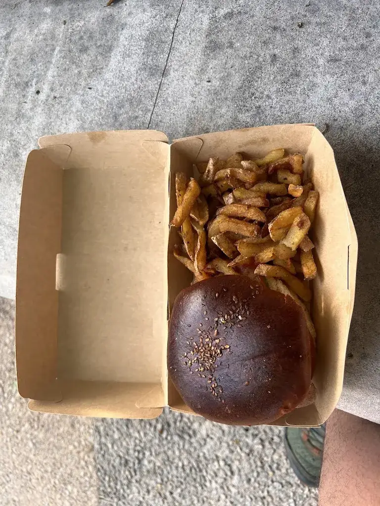 Thomas Pouts_Bla Bla Bar_Hagetmau_review