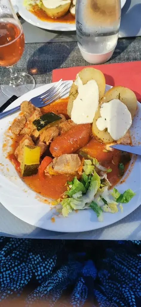 Au P’tit Bouchon Qui Rit_Issoire_slider_image_2