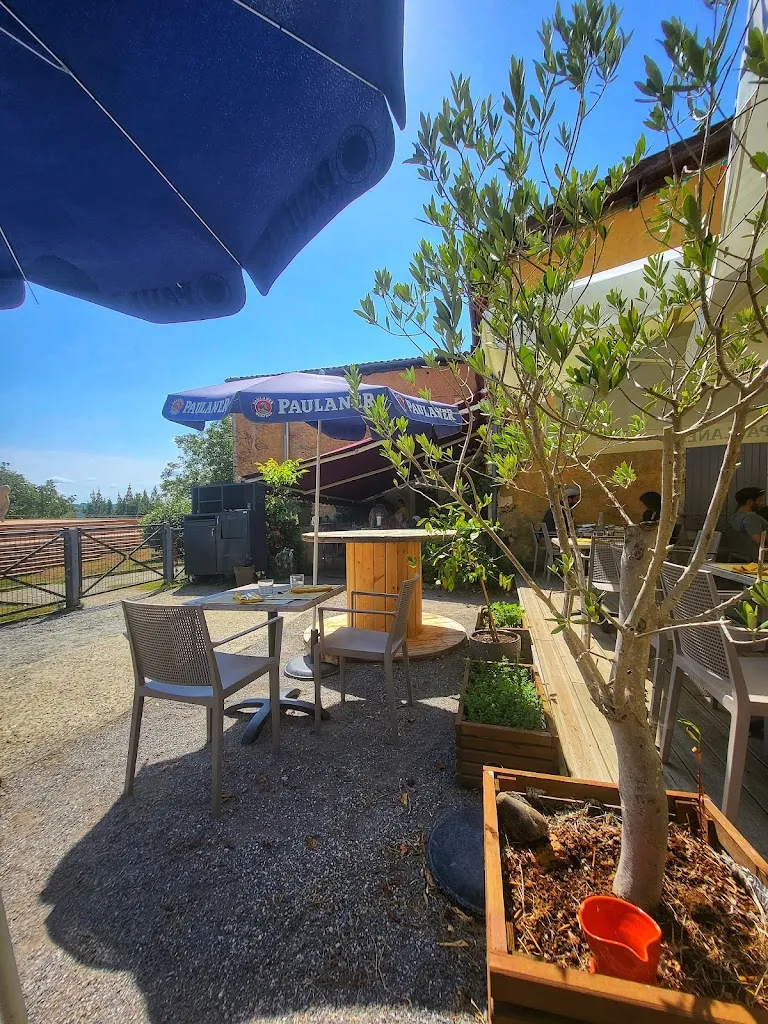 Le Bistroquet De La Dame restaurant in Brassempouy