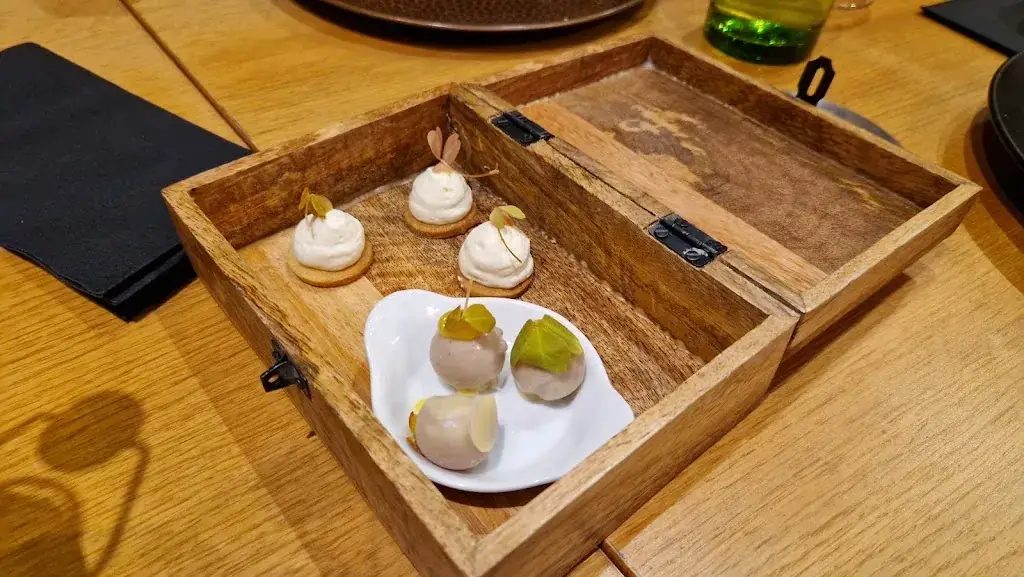 Matt Graves_Maison Pailhasson_Idron_review