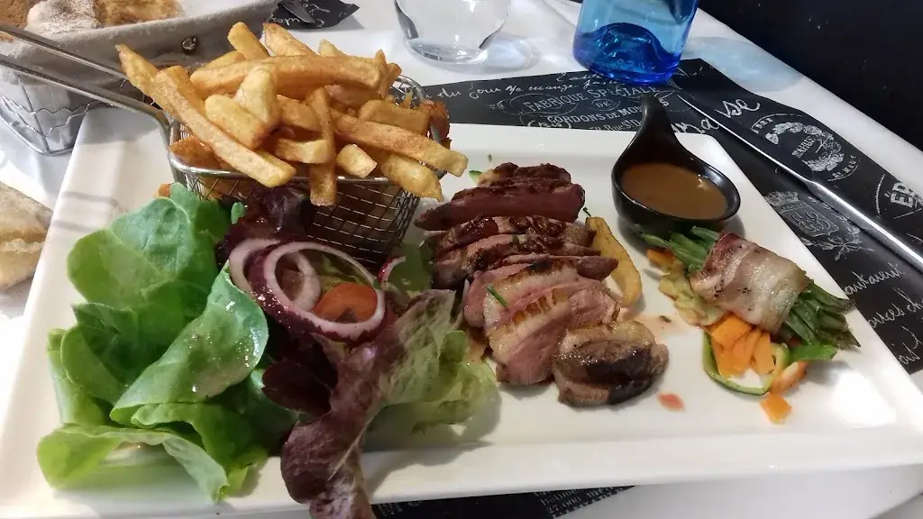 Resto de la Gare_Hourtin_slider_image_2