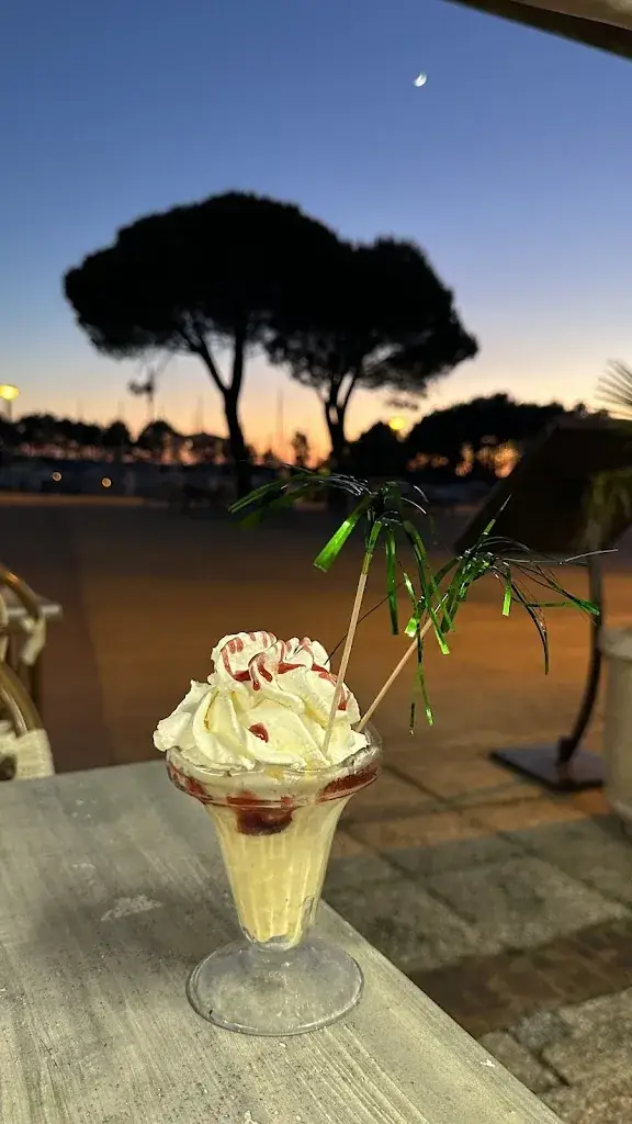 Stéphanie “Stéphanie C.” C_La Brasserie du Port_Hourtin_review