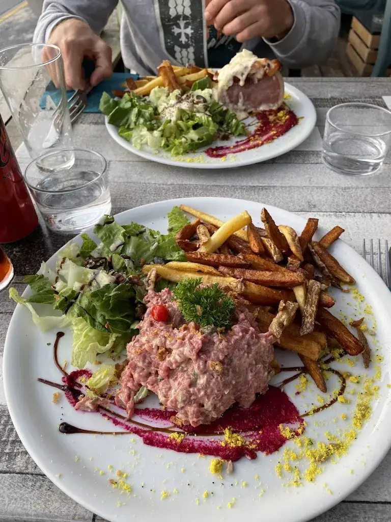 Mastakran sukhitcharoenkul_Restaurant Friends Corner_Hourtin_review