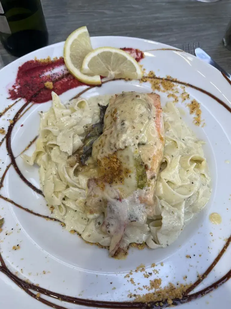 Matthew Jackson_Restaurant Friends Corner_Hourtin_review