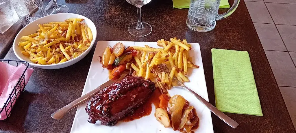 John Smith_Le Grillon_Hourtin_review