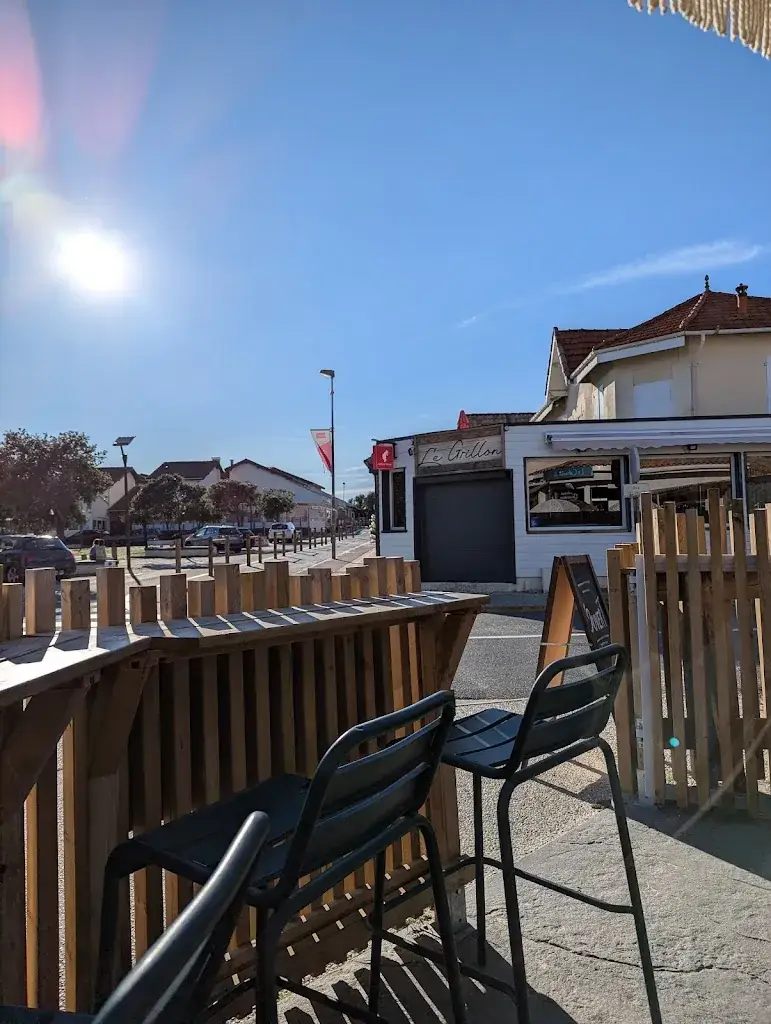 Le Grillon restaurant in Hourtin