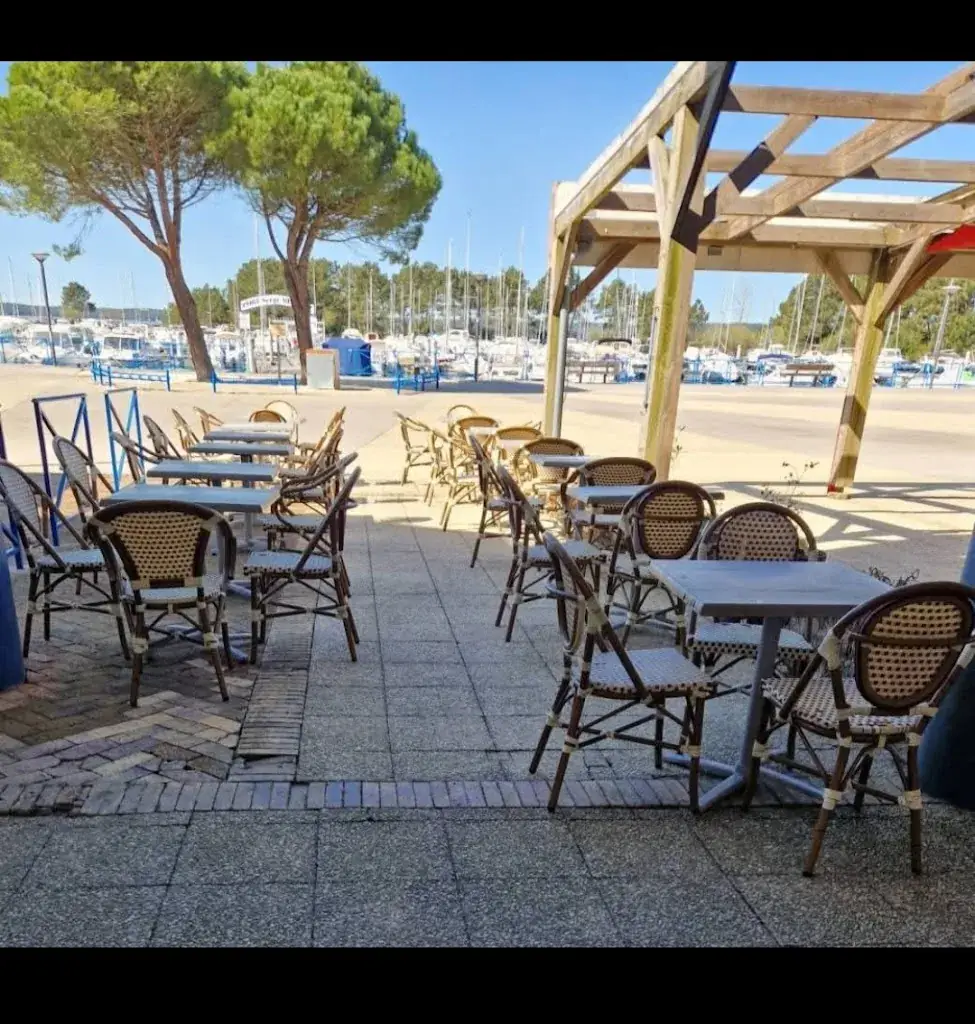 HOLA restaurant in Hourtin