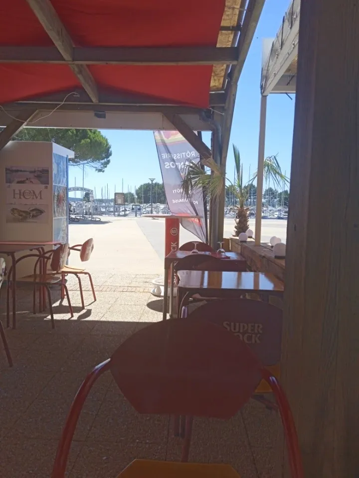 Papagaio restaurant in Hourtin