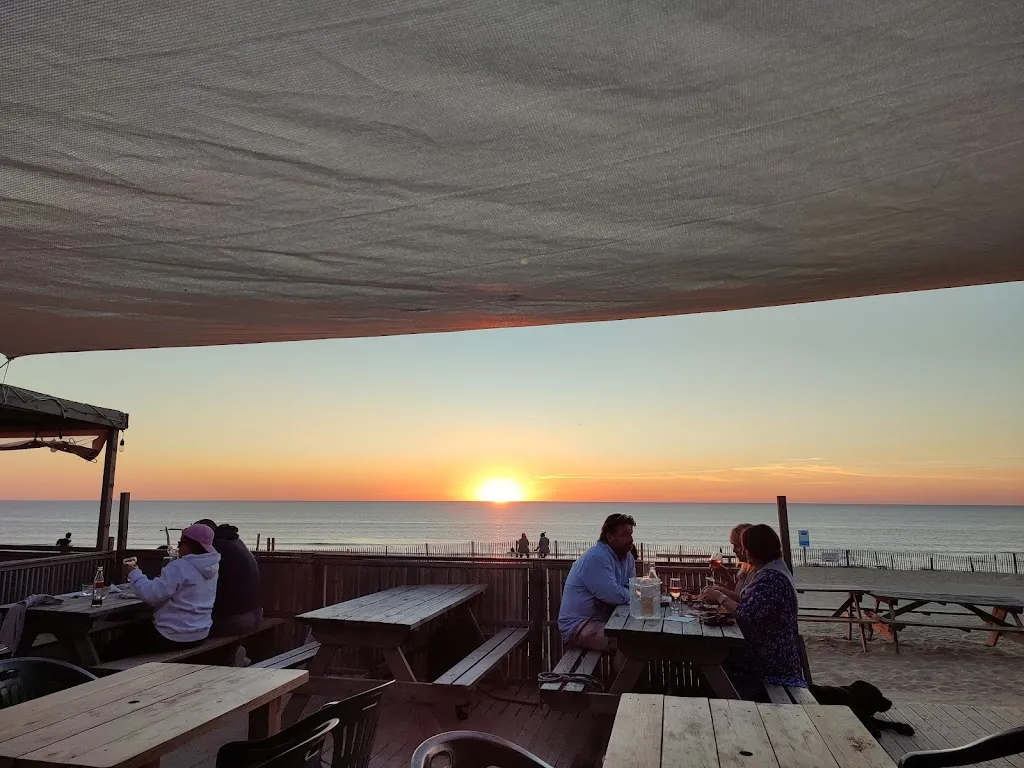 Kat Brett_Au Pin Sec & à L'Eau_Naujac-sur-Mer_review