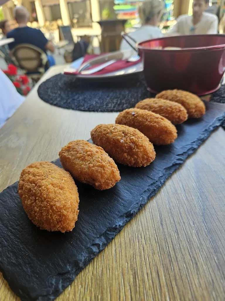 Dylan L_Txirimiri_Hendaye_review