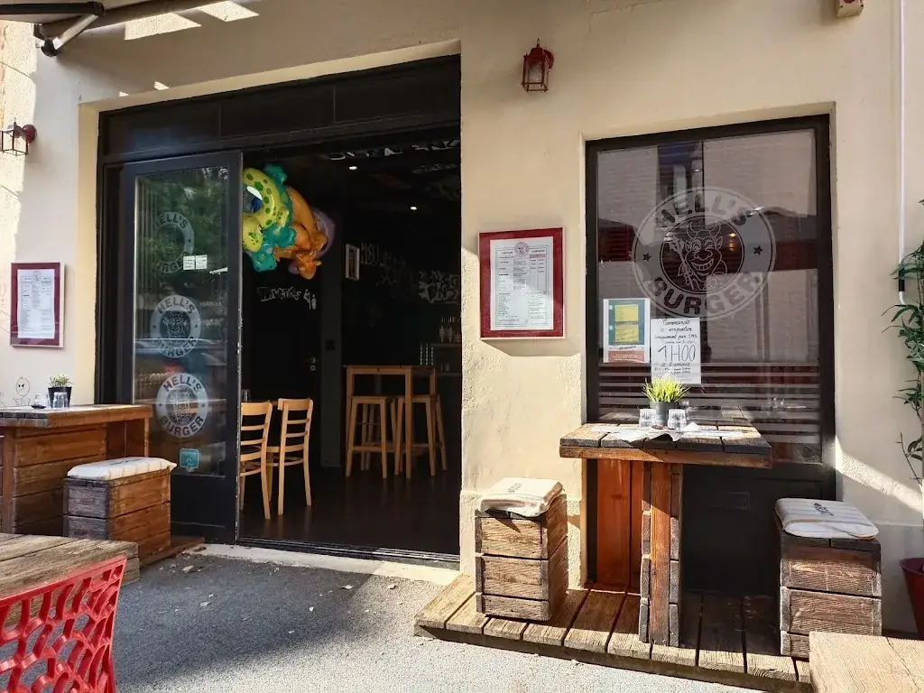 Andy Walmsley_Hell's Burger_Hendaye_review