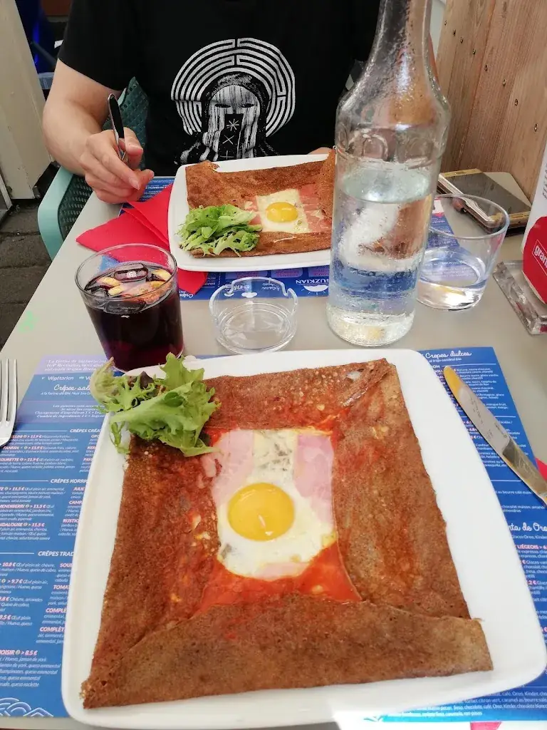 Lucie Hlubkova_Crêperie -Brasserie Iguzkian_Hendaye_review