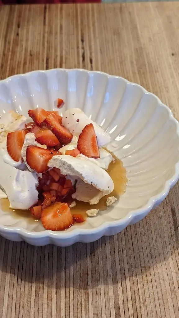 Sebastian Attard_Le 26 - Table de Quartier_Hendaye_review