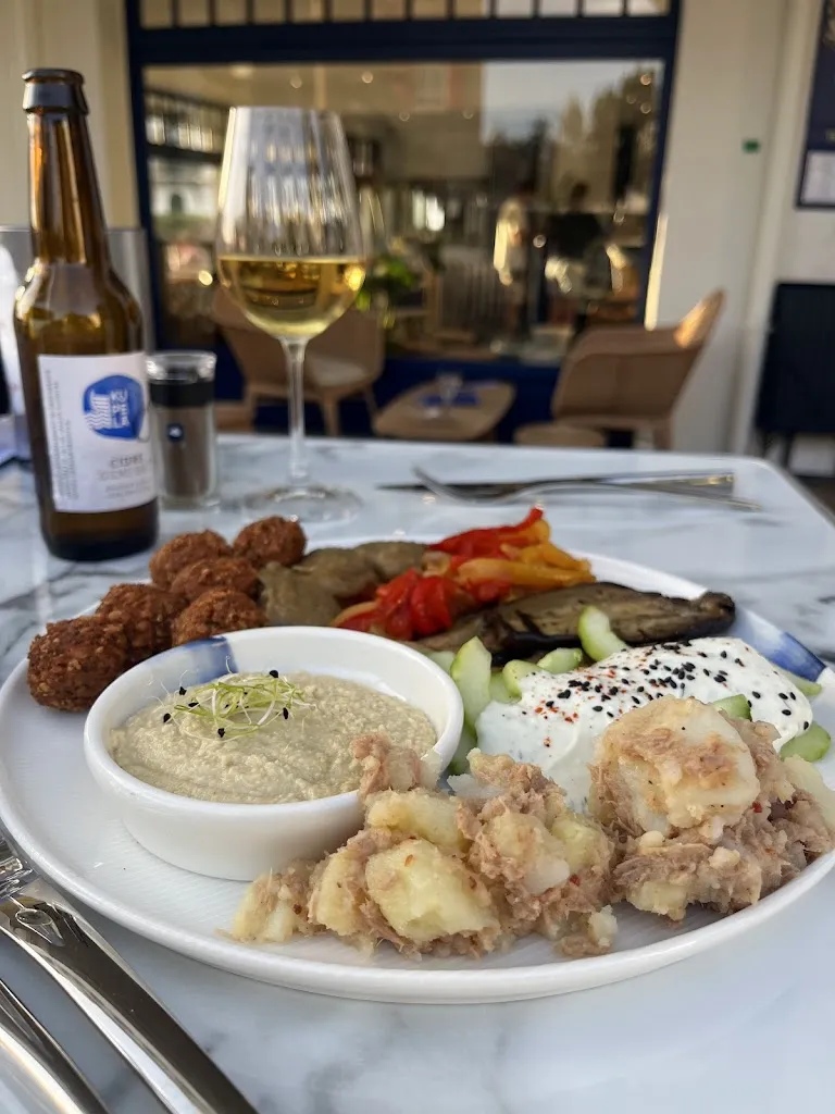 Katerina Chegodaeva_Café des Délices_Hendaye_recensione