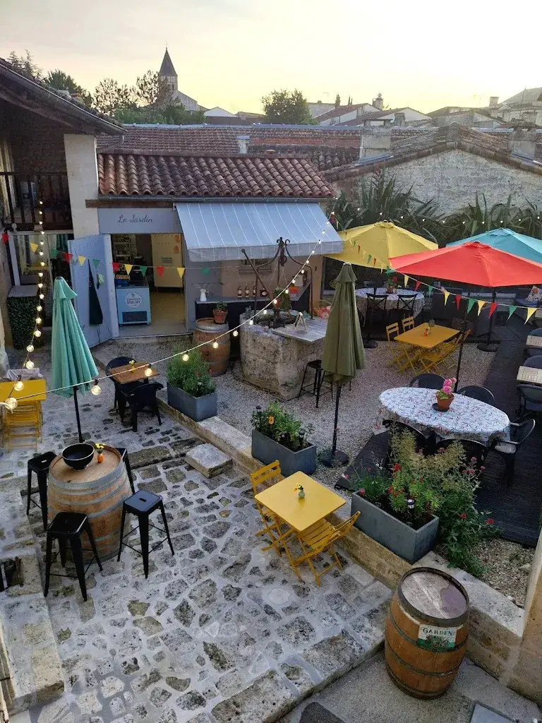 Le Jardin - Terrasse Gourmande restaurant à Jonzac