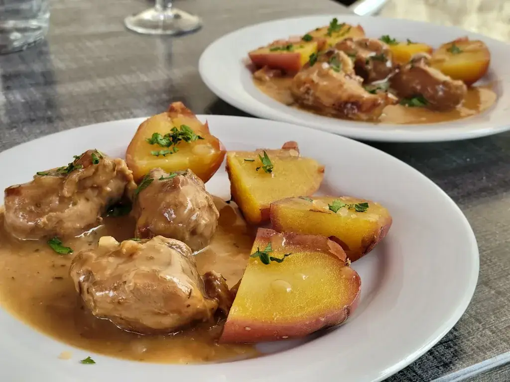 The Greedy Table Cafe_Cadillac-en-Fronsadais_slider_image_2