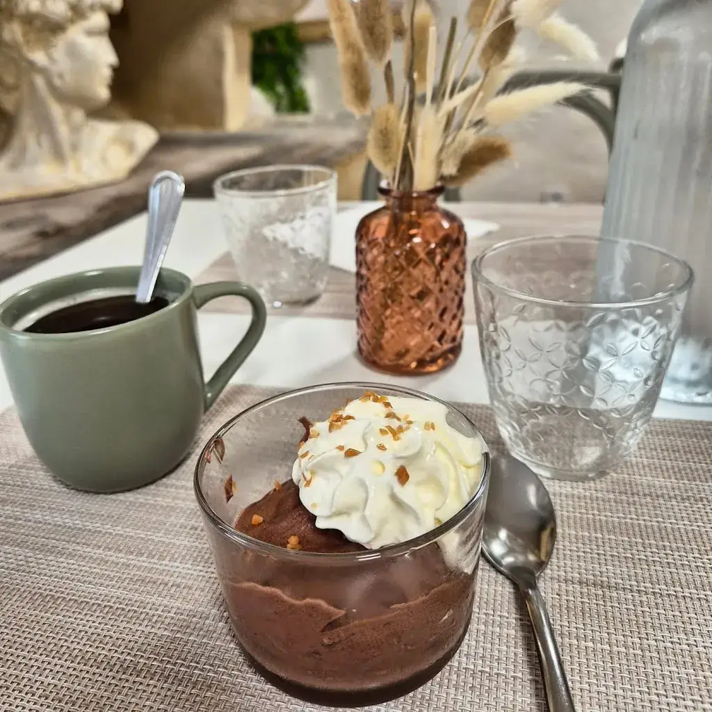 The Greedy Table Cafe_Cadillac-en-Fronsadais_slider_image_3