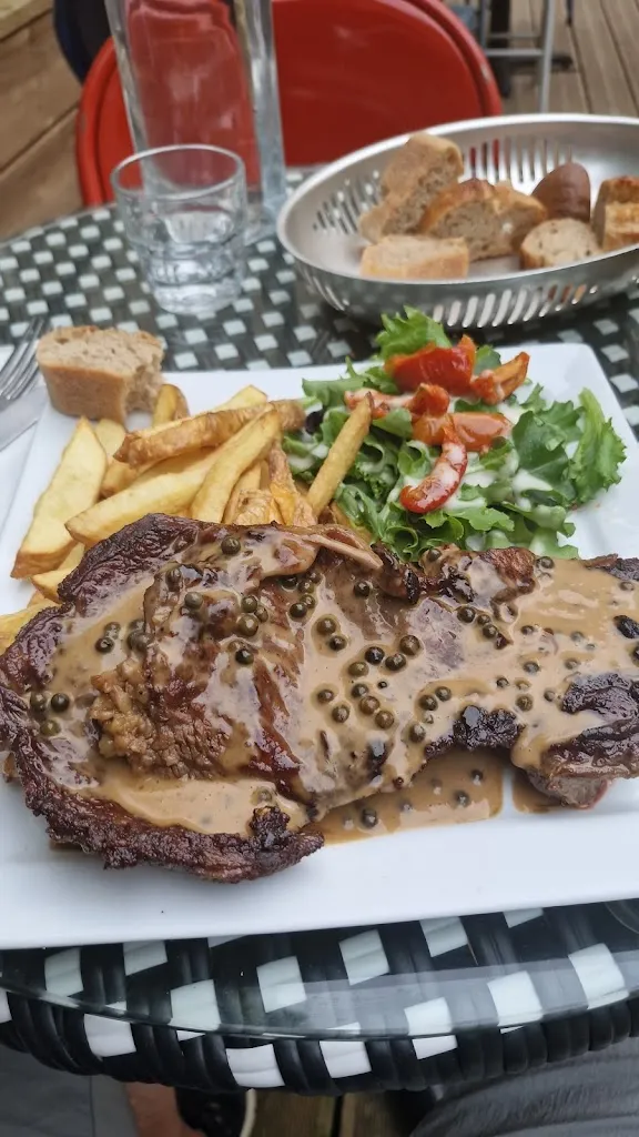 Karl Ga_La Terrasse_Mothe-Saint-Héray_review