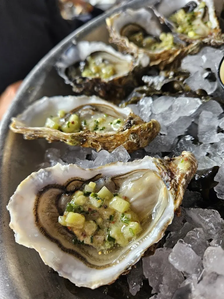 Klaske Susanne Ottens_La Cabane Oceane : Nº9 Le Bar à Huîtres et La Boutique_Flotte_review