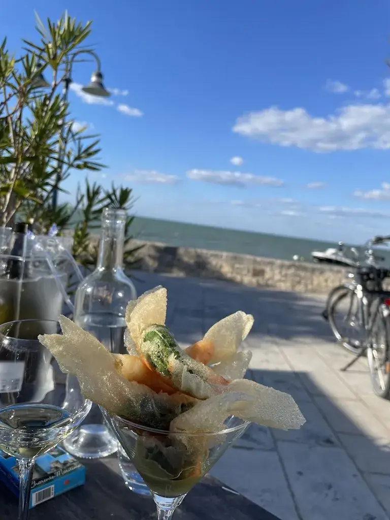 Andrea Hutchins_Restaurant Les Pieds dans l'Eau_Flotte_review