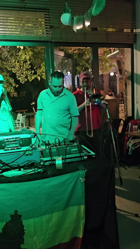 Laetitia Casse_LA PASSERELLE Bistrot-Culturel_Lablachère_review