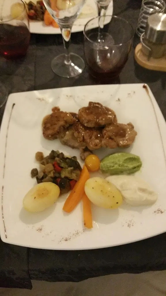 Vusstar_Auberge De La Couronne Hotel Restaurant_Lablachère_review