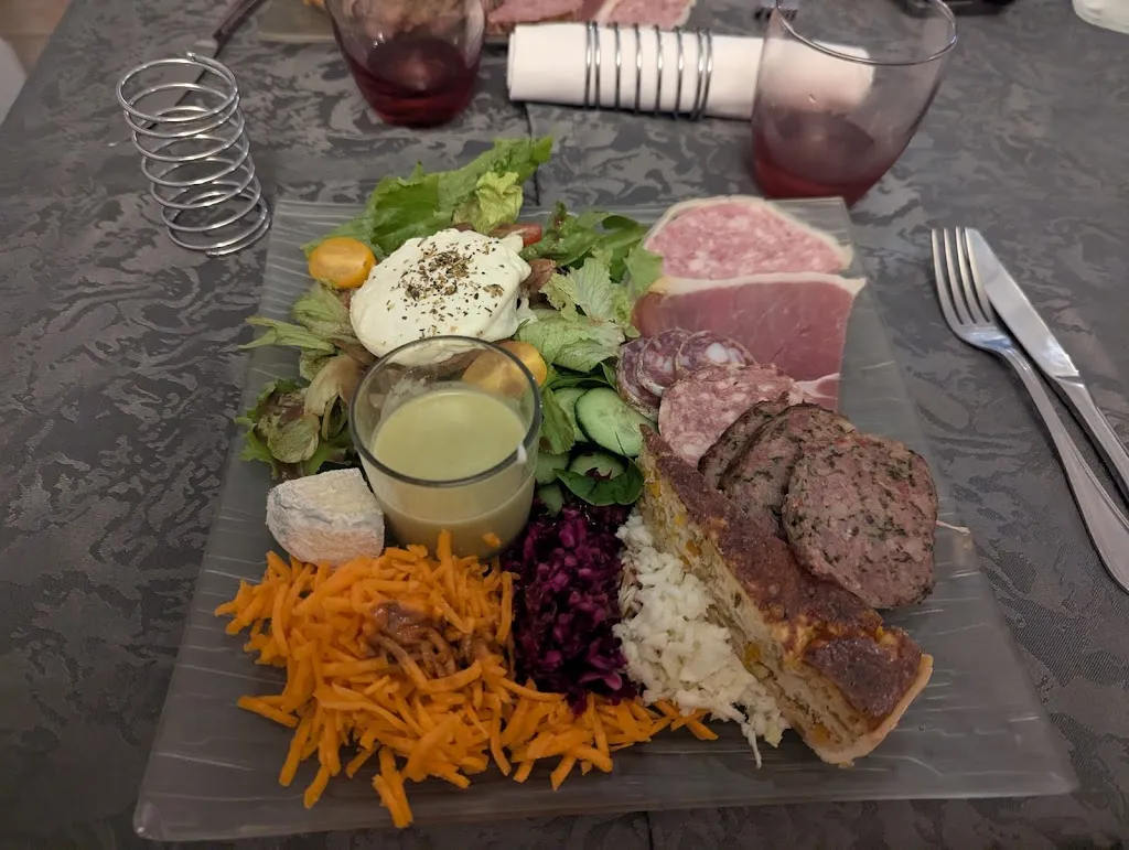 Salomé Lacour_Auberge De La Couronne Hotel Restaurant_Lablachère_review