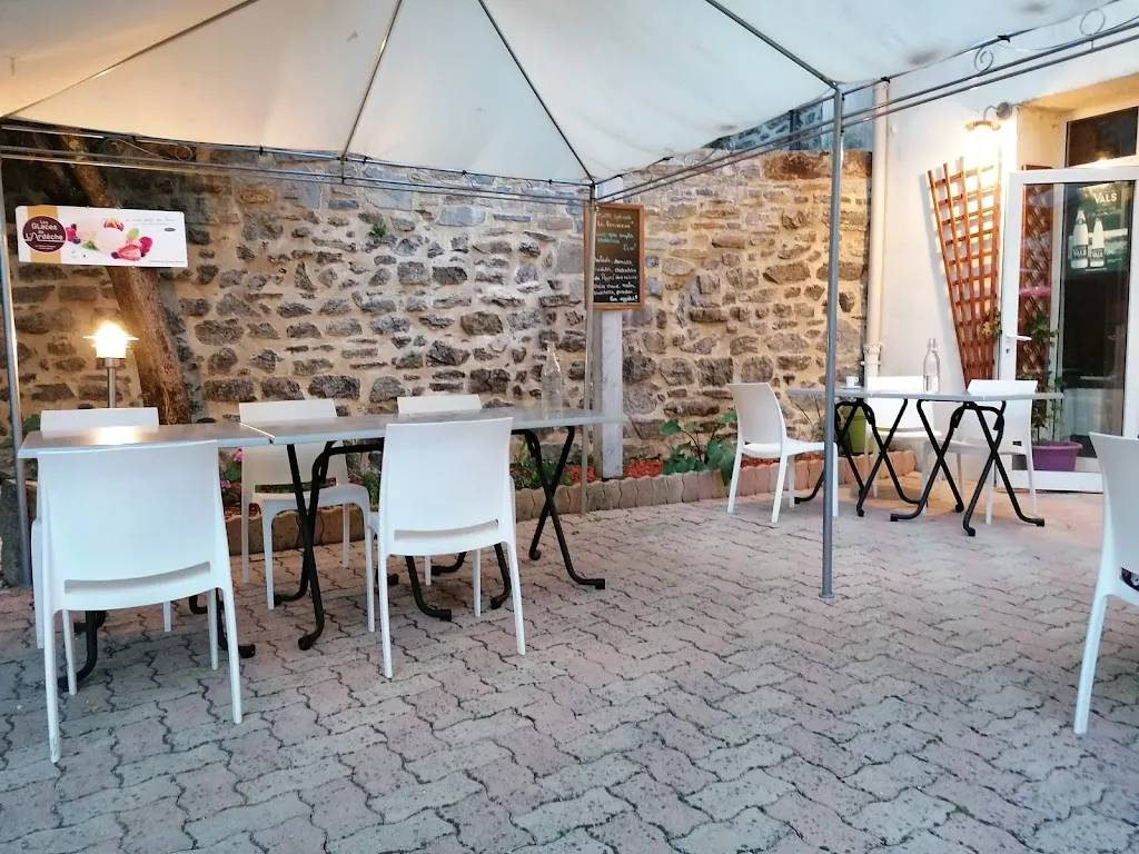 Auberge De La Couronne Hotel Restaurant restaurant in Lablachère