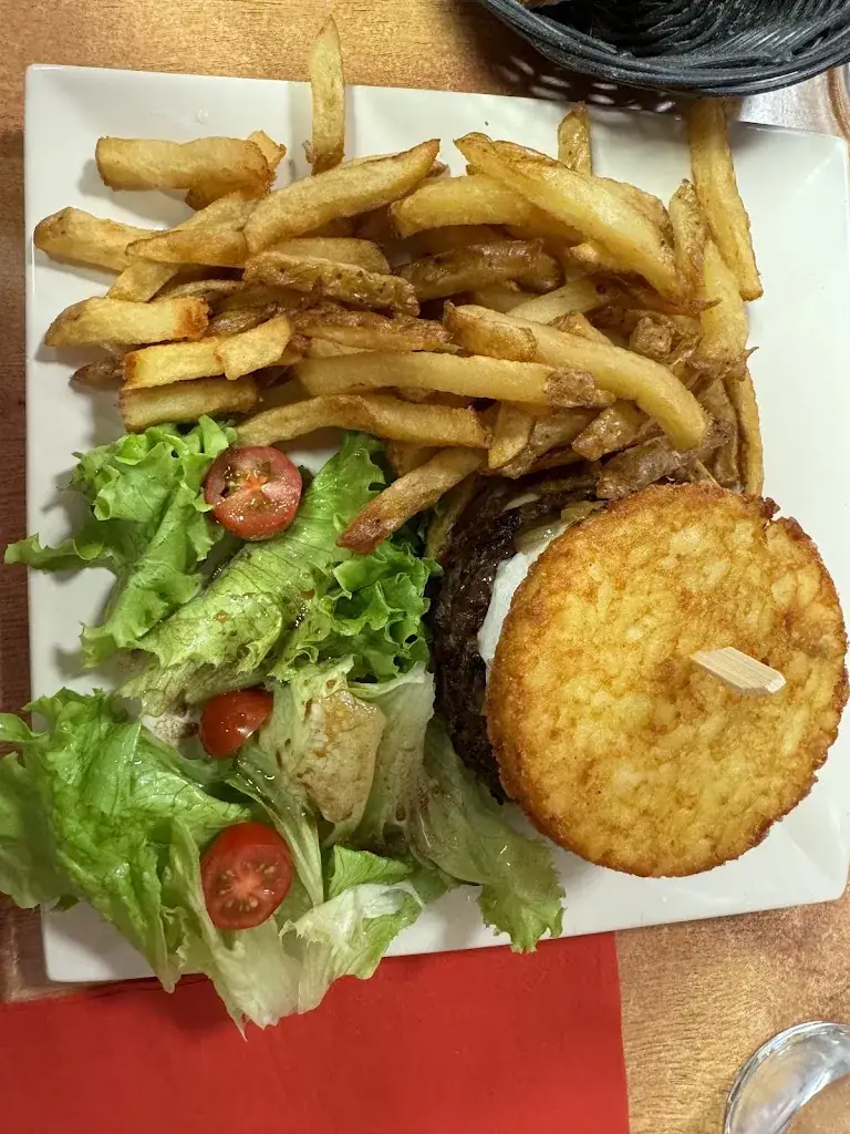 Alexandra Lo_Friends Café_Sauve_review