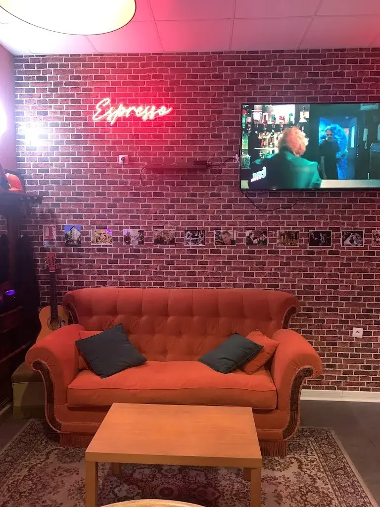 Julien RAT_Friends Café_Sauve_review