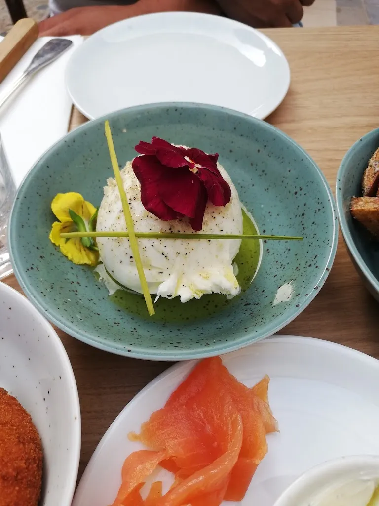 Laura Serkeyn_Le Bistrot de la Tour_Sauve_review