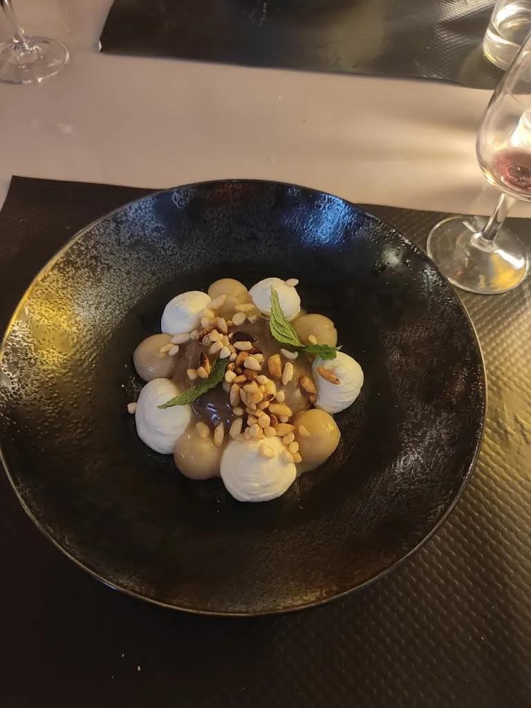 Jessie Sutcliffe_Le Bossens_Sauve_review