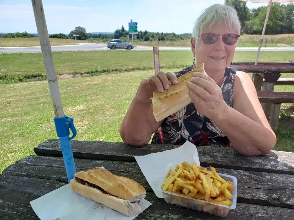 Linda Towle_Snack_Saint-Maurice-la-Souterraine_review