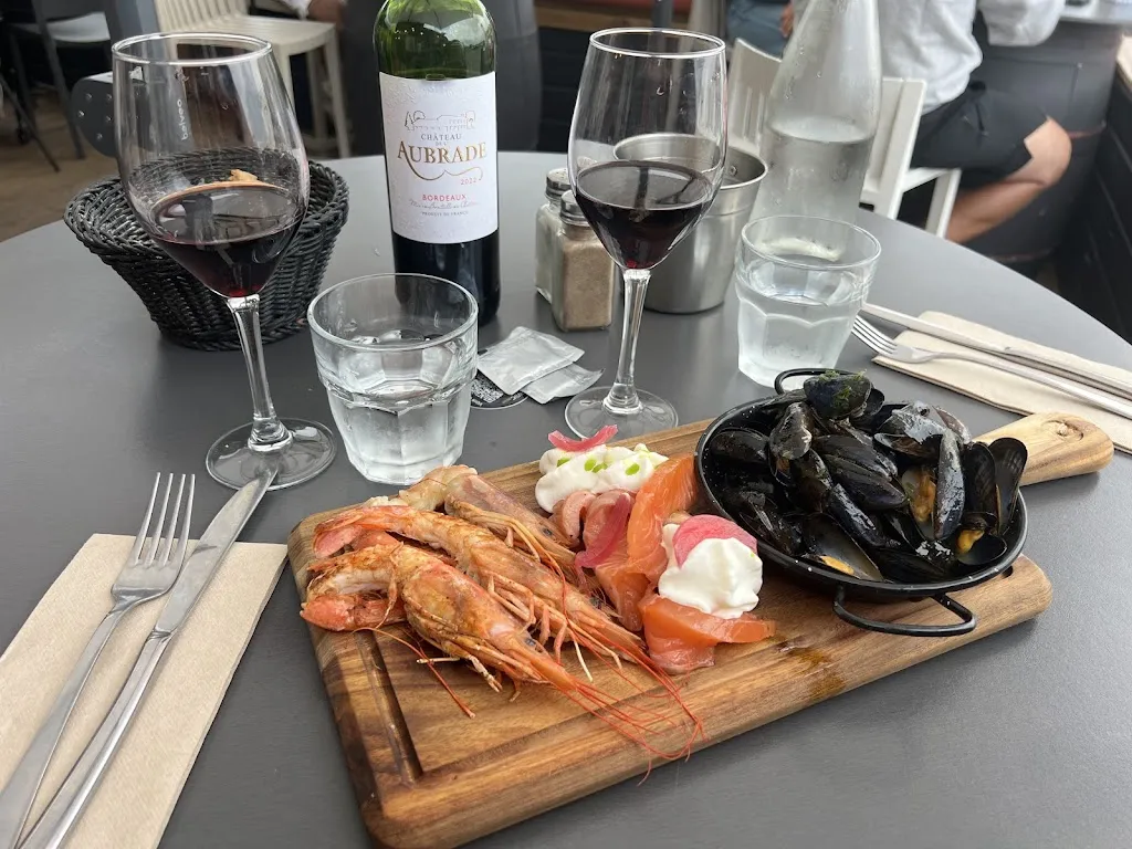 M. S._Pilotis_Teste-de-Buch_review