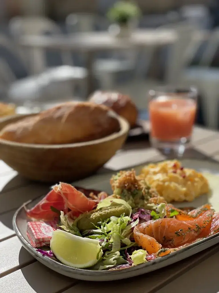 Food and Hotels Around the World_Tekoa Café_Teste-de-Buch_review